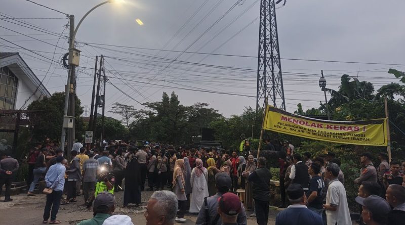 unjuk-rasa-ibadah-katolik-arcamanik